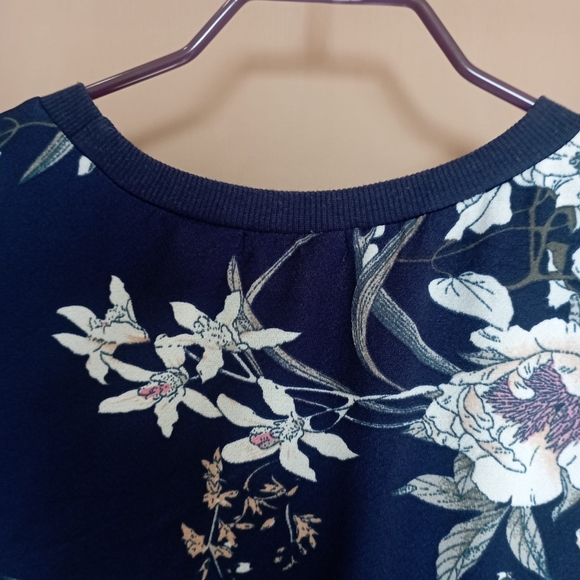 🧿🧿🧿 Shein Navy Floral Jersey Sweatshirt - Picture 11 of 15